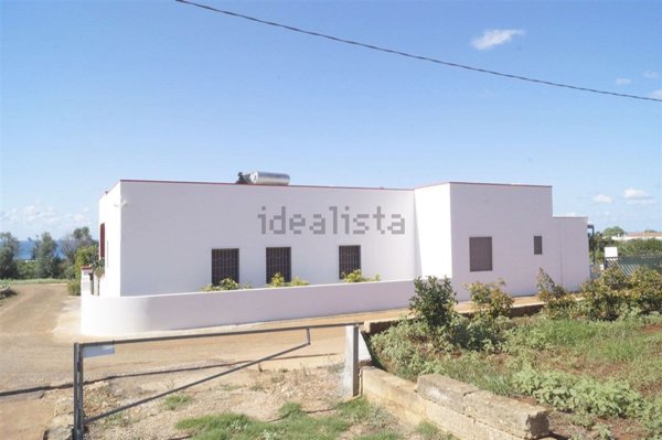 casa indipendente in vendita a Salve in zona Torre Pali