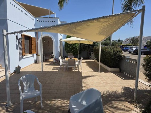 casa indipendente in vendita a Salve in zona Torre Pali