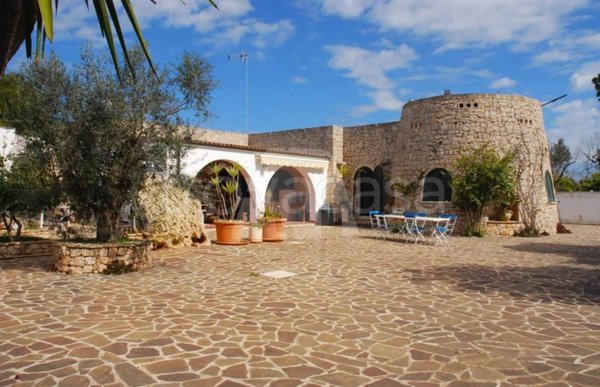 casa indipendente in vendita a Salve in zona Ruggiano