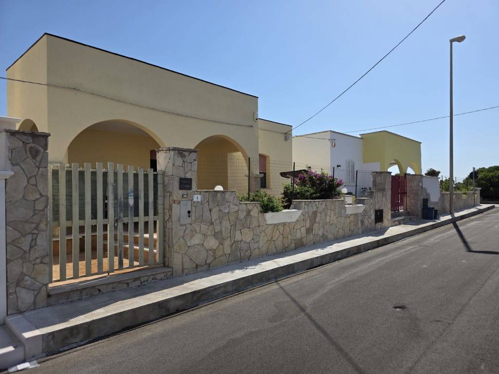 casa indipendente in vendita a Salve in zona Lido Marini