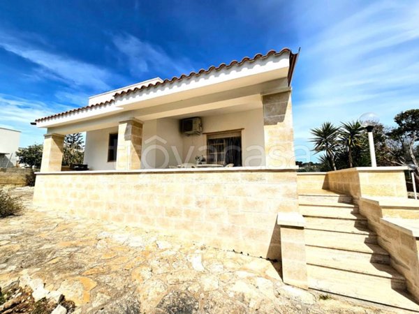 casa indipendente in vendita a Salve in zona Torre Pali