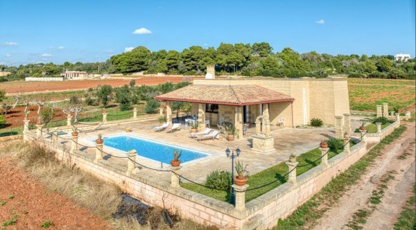 casa indipendente in vendita a Salve in zona Ruggiano