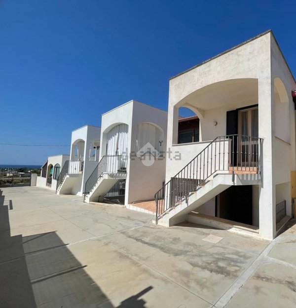 casa indipendente in vendita a Salve in zona Torre Pali