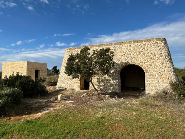 casa indipendente in vendita a Salve in zona Ruggiano