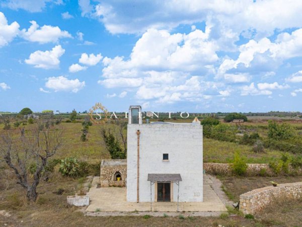 casa indipendente in vendita a Salve in zona Ruggiano