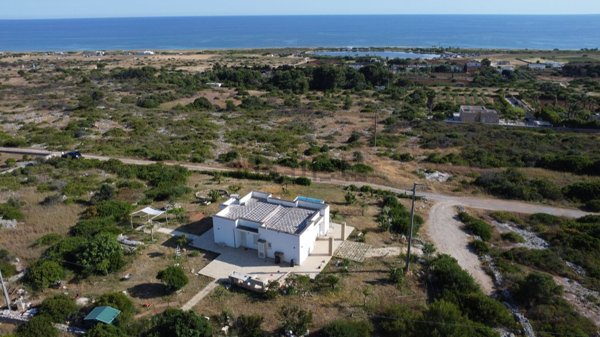 casa indipendente in vendita a Salve in zona Torre Pali