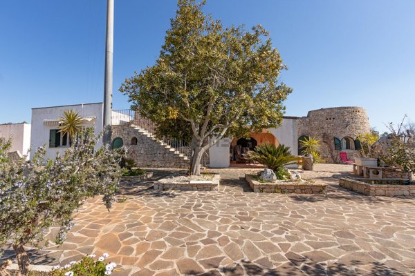 casa indipendente in vendita a Salve in zona Ruggiano