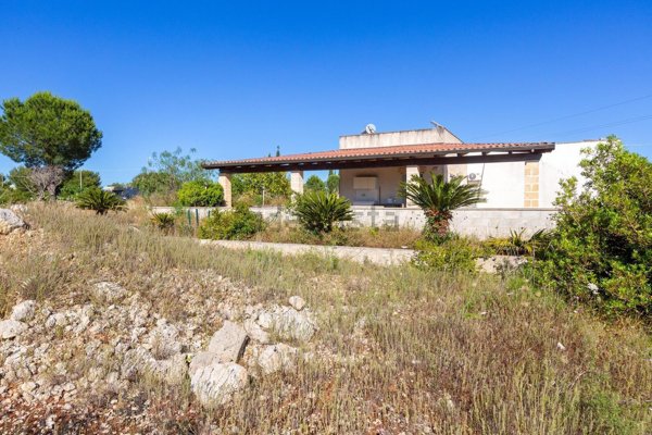 casa indipendente in vendita a Salve in zona Ruggiano