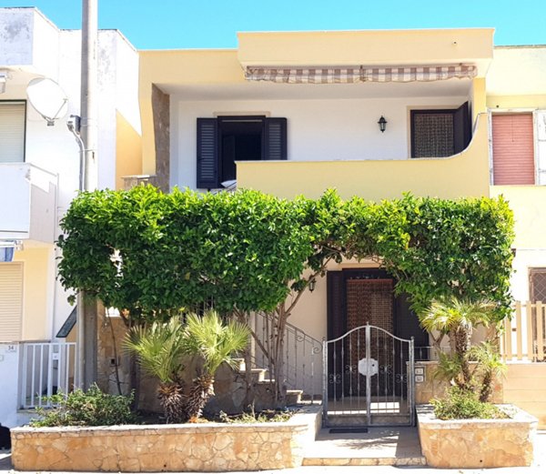 casa indipendente in vendita a Salve in zona Torre Pali