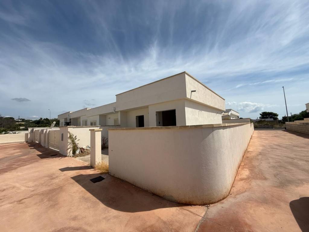 casa indipendente in vendita a Salve in zona Torre Pali
