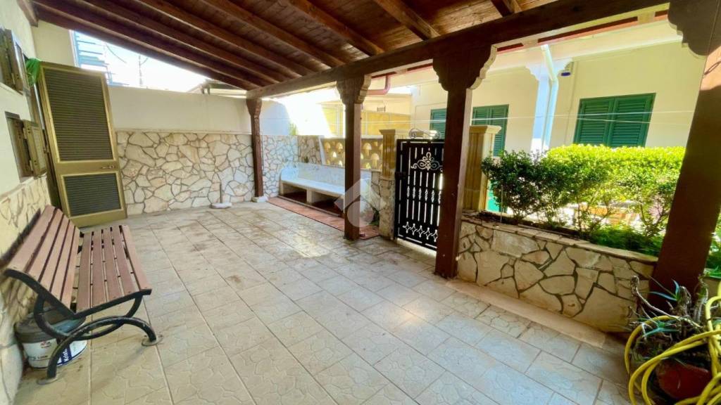 casa indipendente in vendita a Salve in zona Torre Pali