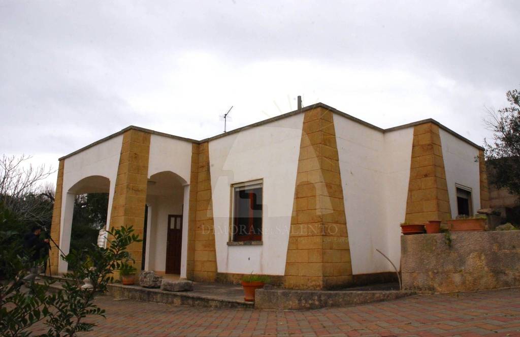 casa indipendente in vendita a Salve in zona Marina di Pescoluse