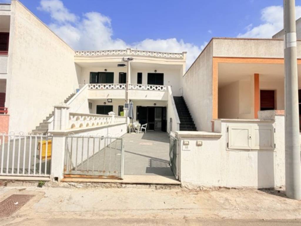 casa indipendente in vendita a Salve in zona Torre Pali