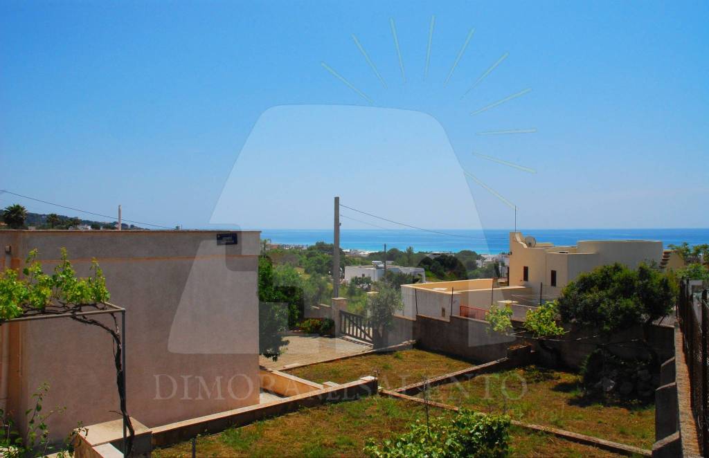 casa indipendente in vendita a Salve in zona Marina di Pescoluse