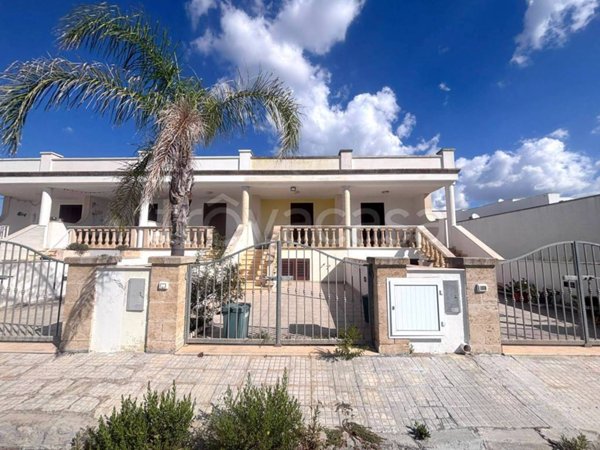 casa indipendente in vendita a Salve in zona Torre Pali