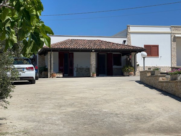 casa indipendente in vendita a Salve in zona Posto Vecchio