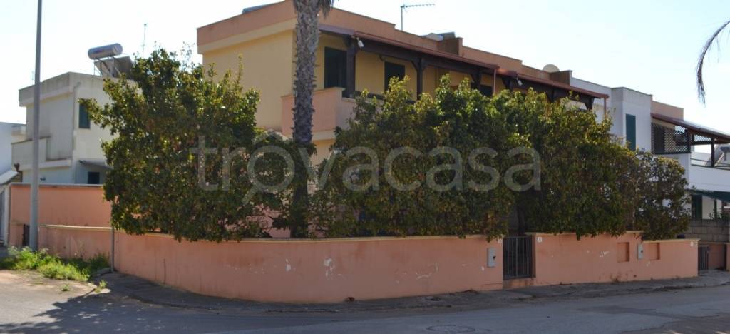casa indipendente in vendita a Salve in zona Marina di Pescoluse