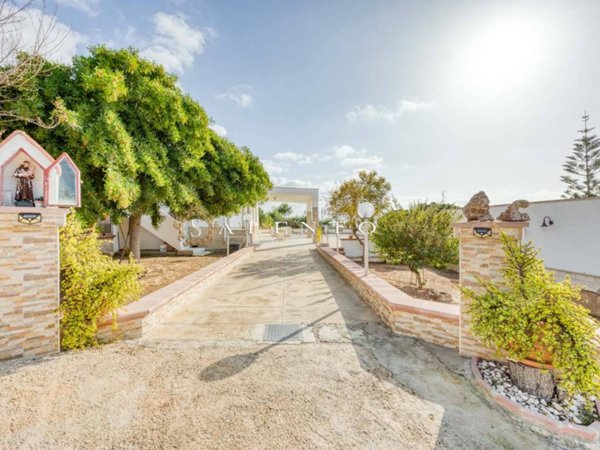 casa indipendente in vendita a Salve in zona Marina di Pescoluse