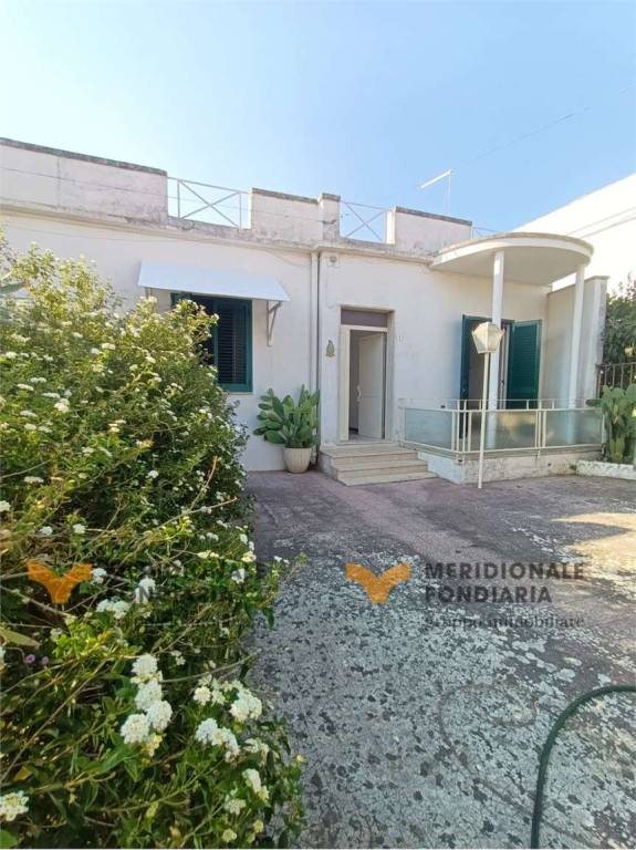 casa indipendente in vendita a San Donato di Lecce in zona Galugnano