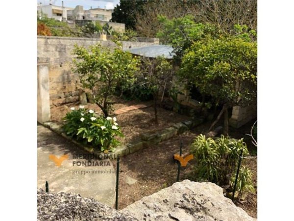 casa indipendente in vendita a San Donato di Lecce in zona Galugnano