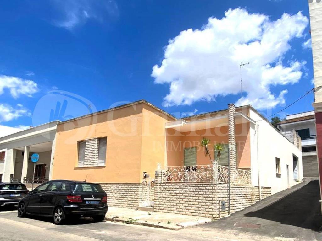 casa indipendente in vendita a Sannicola
