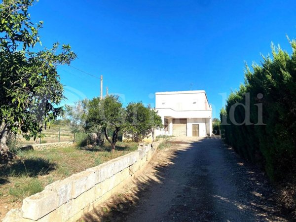 casa indipendente in vendita a Sannicola