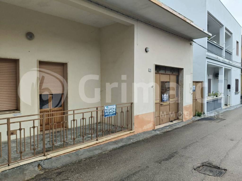 casa indipendente in vendita a Sannicola in zona Chiesanuova