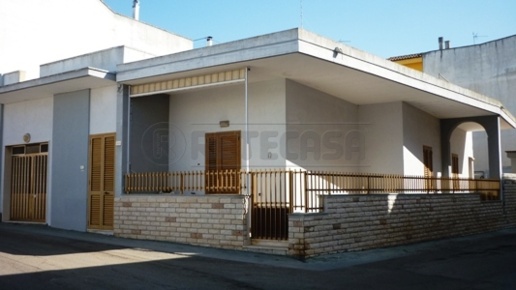 casa indipendente in vendita a Sannicola in zona Chiesanuova