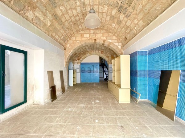 locale commerciale in vendita a San Pietro in Lama