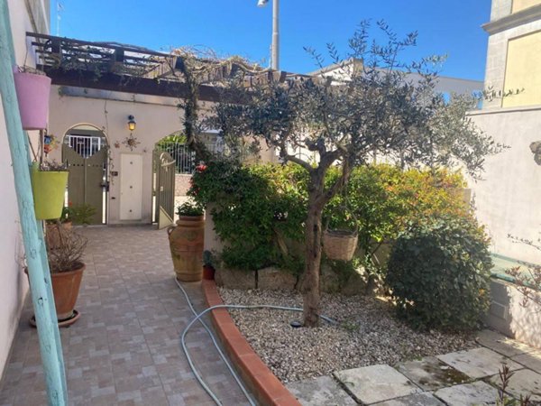 casa indipendente in vendita a Santa Cesarea Terme in zona Vitigliano