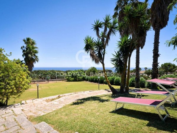 casa indipendente in vendita a Santa Cesarea Terme