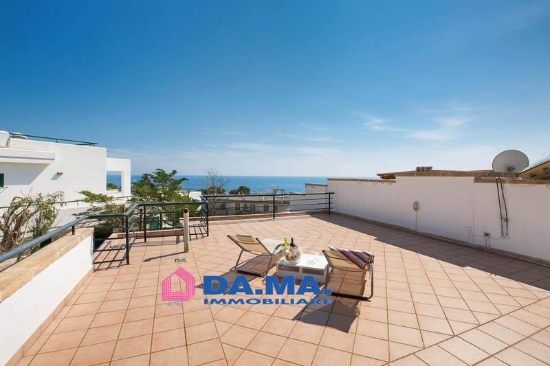 casa indipendente in vendita a Santa Cesarea Terme