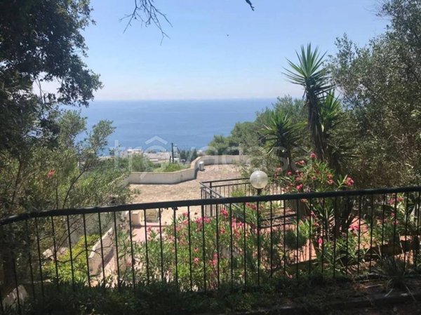 casa indipendente in vendita a Santa Cesarea Terme