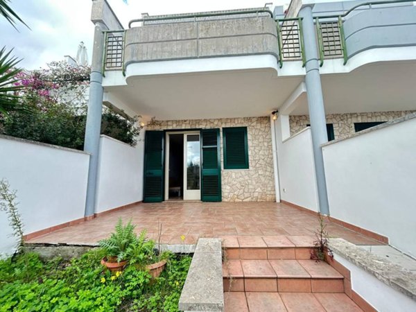 casa indipendente in vendita a Santa Cesarea Terme
