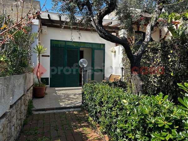 casa indipendente in vendita a Santa Cesarea Terme
