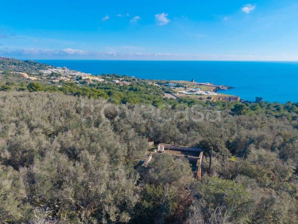 casa indipendente in vendita a Santa Cesarea Terme