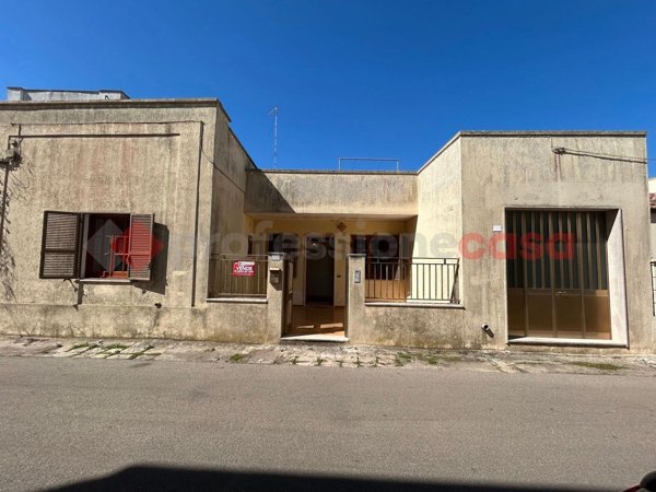 casa indipendente in vendita a Santa Cesarea Terme in zona Cerfignano