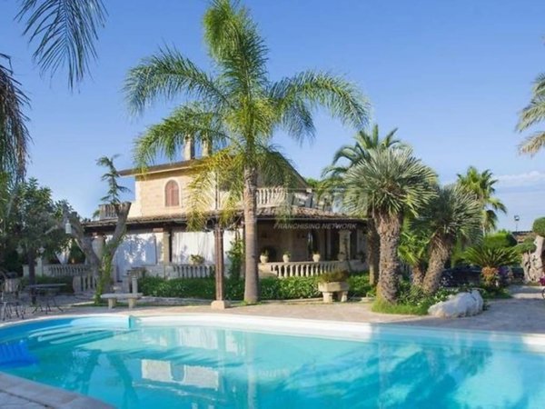 casa indipendente in vendita a Scorrano