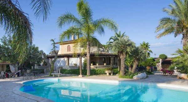 casa indipendente in vendita a Scorrano