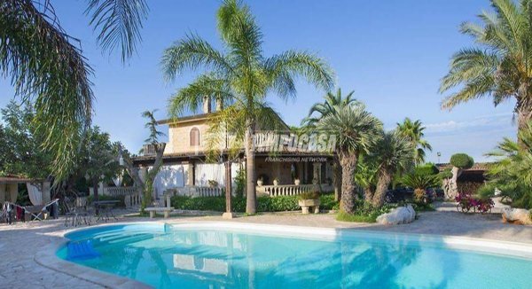 casa indipendente in vendita a Scorrano