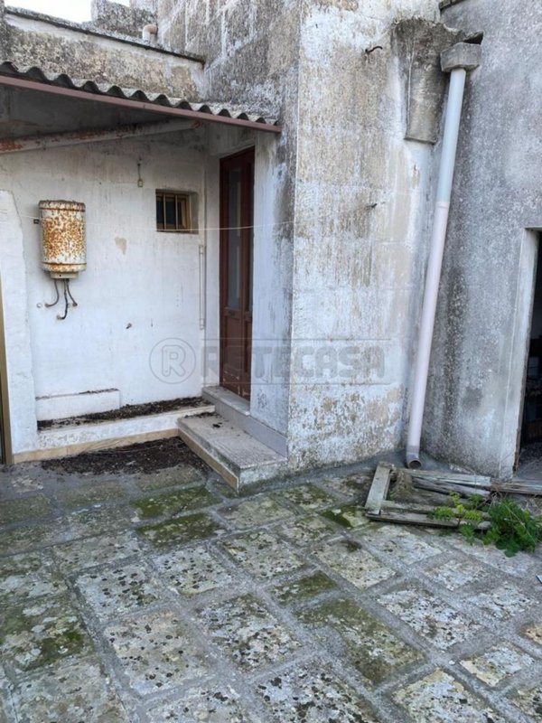 casa indipendente in vendita a Scorrano