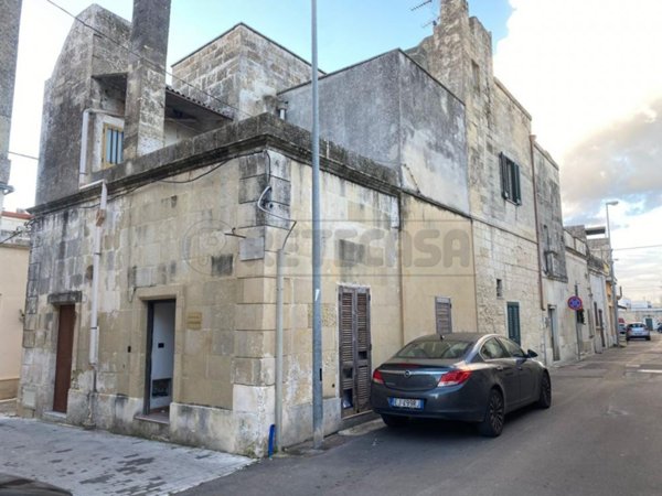 casa indipendente in vendita a Scorrano