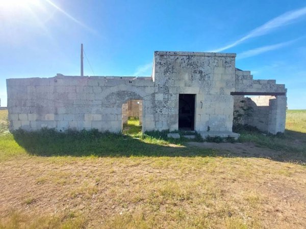 casa indipendente in vendita a Scorrano