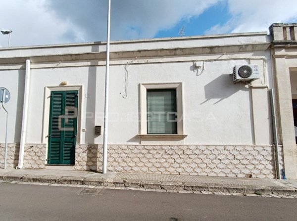 casa indipendente in vendita a Scorrano