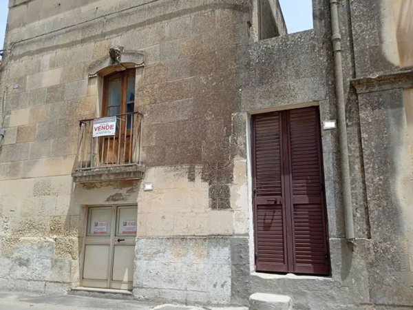 casa indipendente in vendita a Scorrano