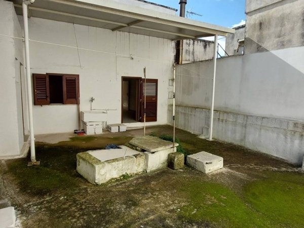 casa indipendente in vendita a Scorrano