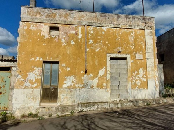 casa indipendente in vendita a Scorrano