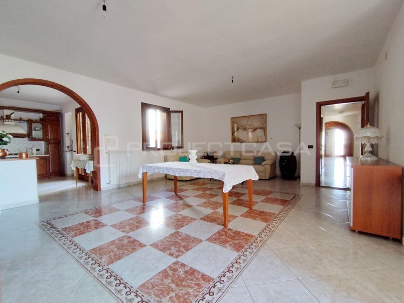 casa indipendente in vendita a Scorrano