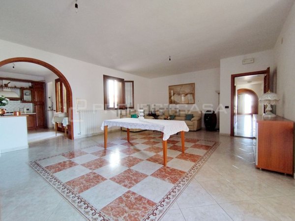 casa indipendente in vendita a Scorrano