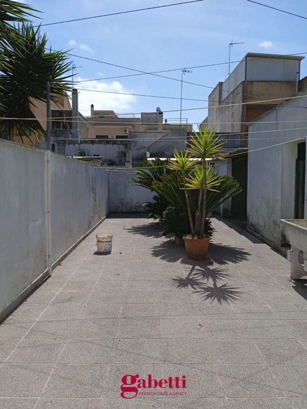 casa indipendente in vendita a Scorrano